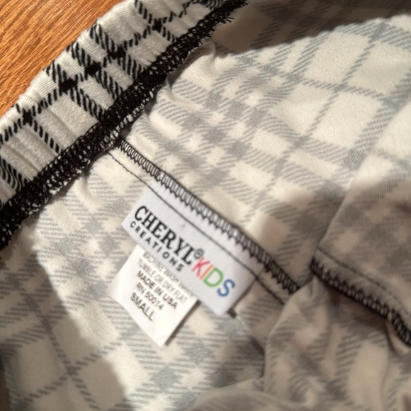 Cheryl Kids skort like new sz small super soft cozy material - Picture 3 of 4